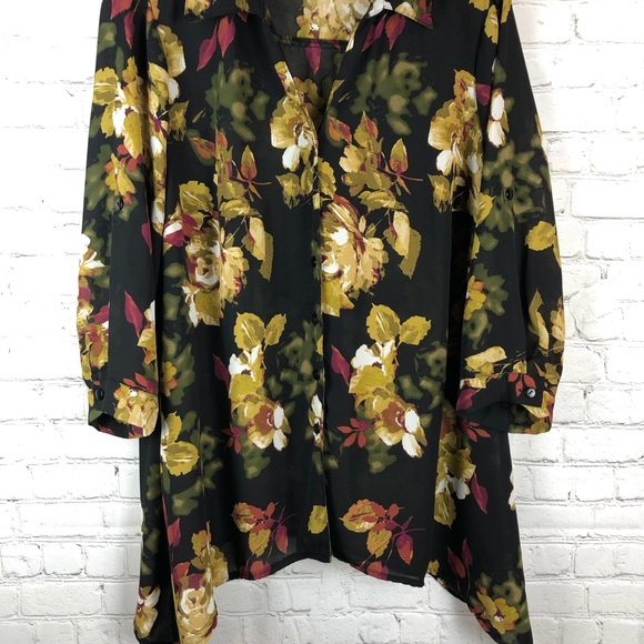 *3 for $30* Floral blouse with droop sides-1X - Picture 2 of 6
